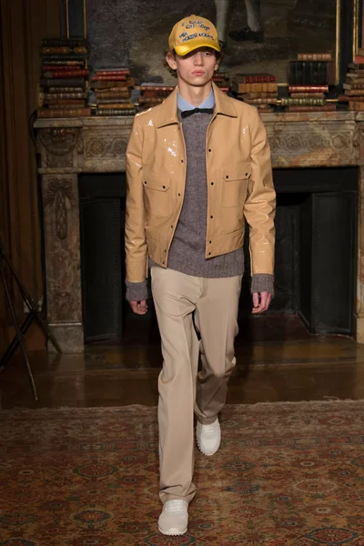 Look 30